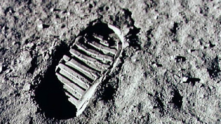 Eerste man op de maan Neil Armstrong (82) overleden :: onweer-online.nl