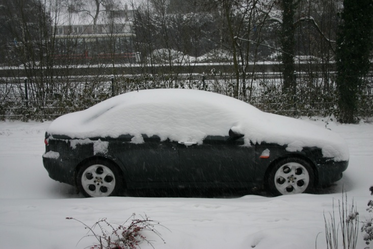 Auto_in_de_sneeuw.jpg