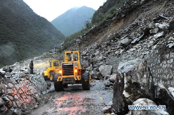 11_09_Tibet_earthquake_landslide.jpg