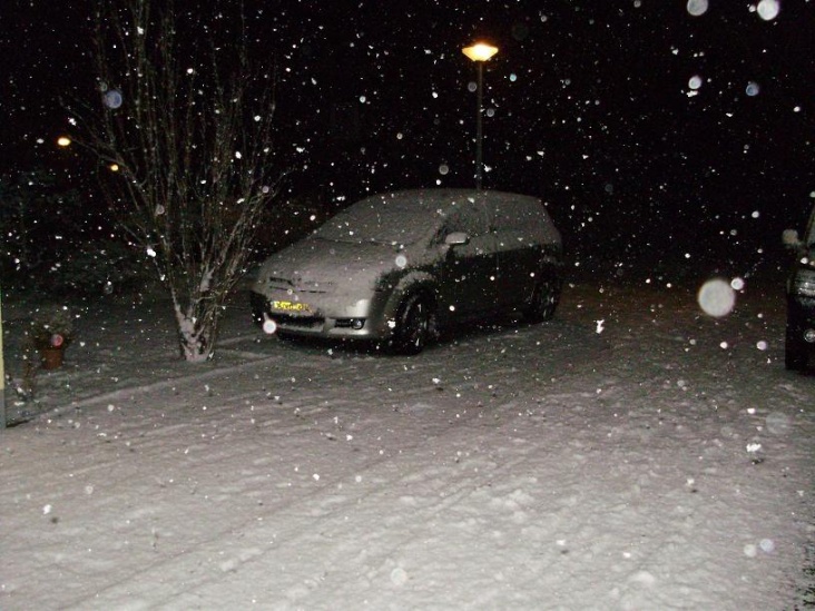 sneeuw_auto.jpg