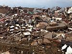 schade na EF 5 tornado. Bron: wikipedia