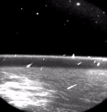 Leoniden gezien vanuit de ruimte in 1997, NASA. Bron: Wikipedia