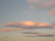 Stratocumulus lenticularis. Bron: wikipedia