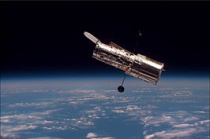 De ruimtetelescoop Hubble gezien vanuit de Space Shuttle Discovery tijdens missie STS-82. Bron: Wikipedia