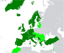 Donkergroen: leden, lichtgroen: samenwerkingsovereenkomst.Bron: Wikipedia 