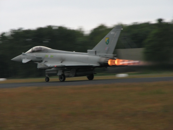 31_Eurofighter_Typhoon_take_off.JPG