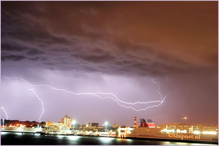 onweer_boven_Hoek_van_Holland.jpg