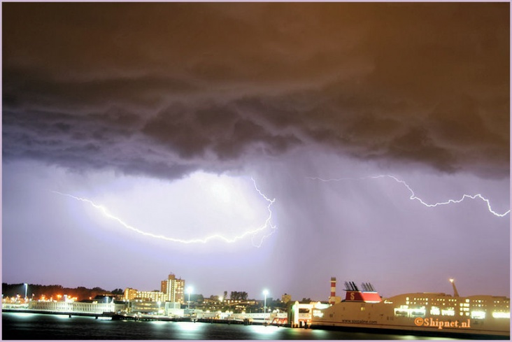 onweer_boven_Hoek_van_Holland2.jpg