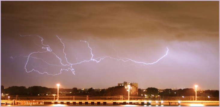 onweer_boven_Hoek_van_Holland3.jpg