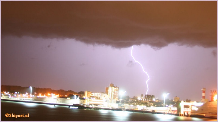 onweer_boven_Hoek_van_Holland6.jpg