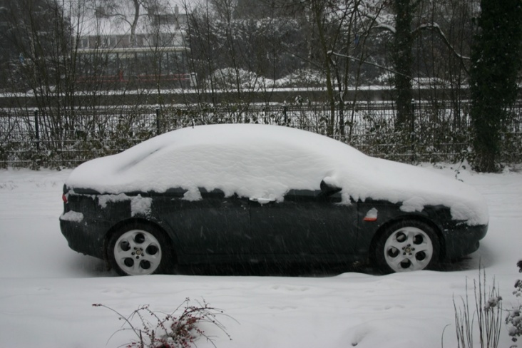 Auto_in_de_sneeuw__20_12_2009.jpg