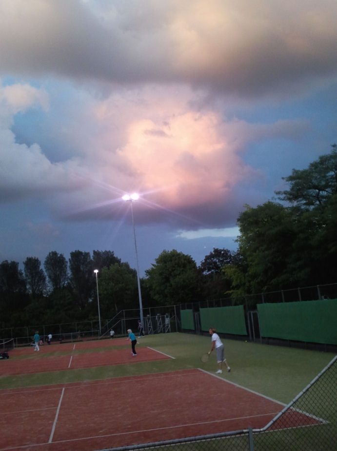tenniswolken2.jpg