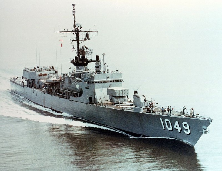 USS_Koelsch__FF_1049__underway.jpg
