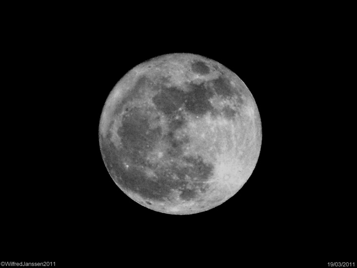 Foto_maan_19_03_zw_klein_.jpg