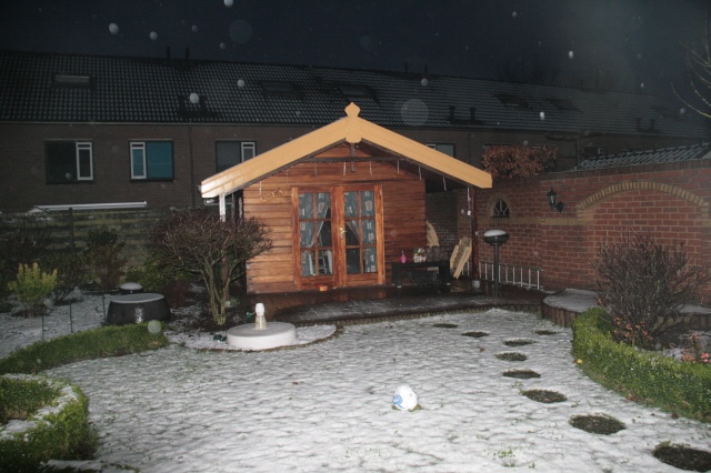 tuinhuisje_in_sneeuw_2.jpg